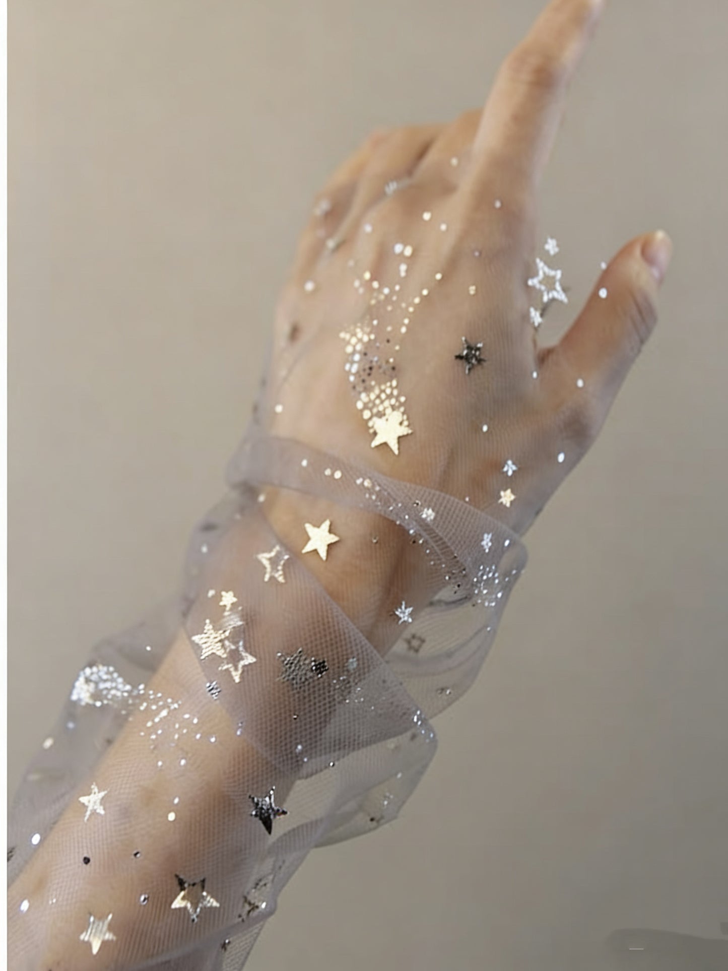 Bride's wedding dress gloves